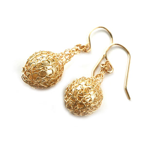 Wire crochet earrings - Pearl jewelry - Faux perk earrings in Gold - Yooladesign