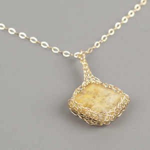 Yellow Calcite Pendant necklace in gold - Yooladesign