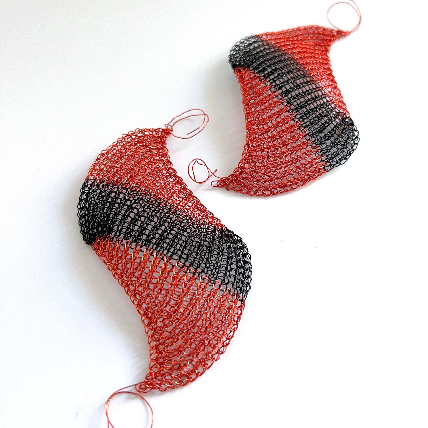 Forniture per la creazione di gioielli unici - 2 pezzi asimmetrici shogun neri e rossi