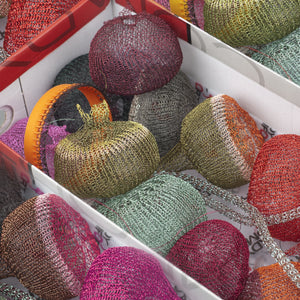 Crochet a decorative wire pomegranate - Learn to with wire home decor