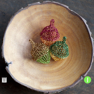 wire crochet decorative acorns pattern - YoolaDesign