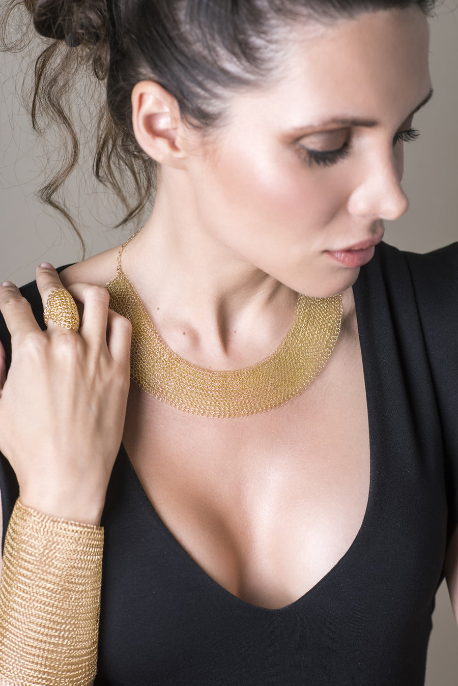 U , short Wire crochet collar necklace in gold filed - Yooladesign