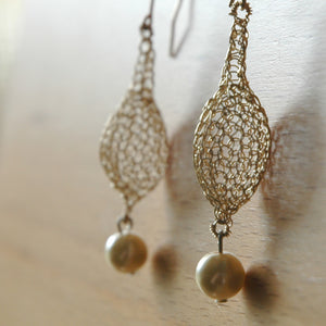 Drop shape Crochet Earring with a hanging pearl - Yooladesign