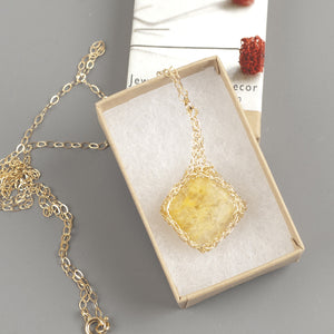 Yellow Calcite Pendant necklace in gold - Yooladesign