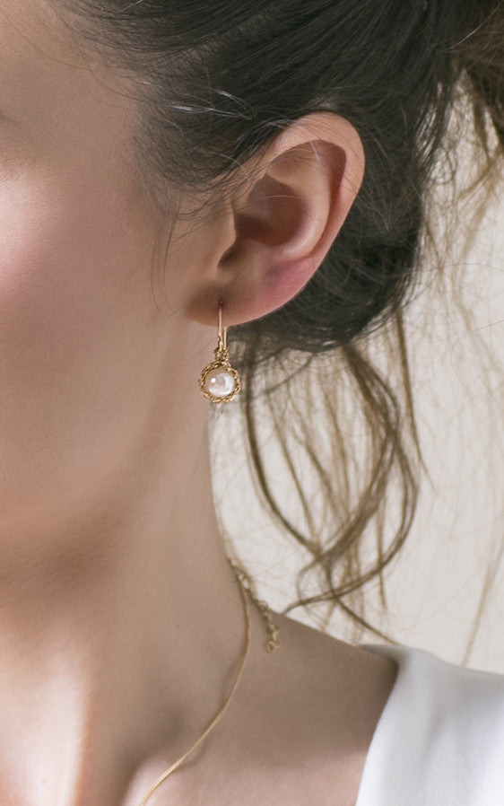 Small PEARL earrings - Drop pearl earrings - Yooladesign