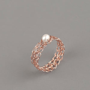 Thin rose gold ring with a pearl - Yooladesign