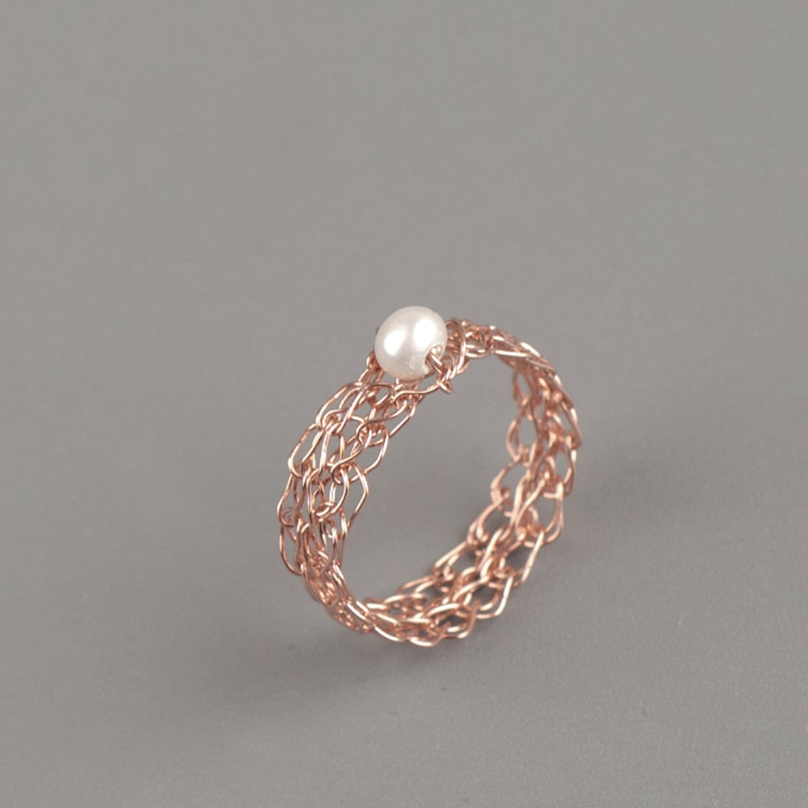 Thin rose gold ring with a pearl - Yooladesign