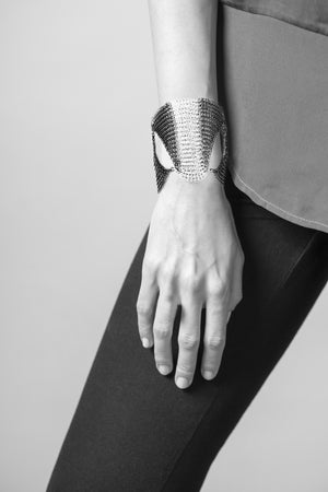 SHOGUN Bracelet, Contemporary wire crochet cuff, Black and White - Yooladesign